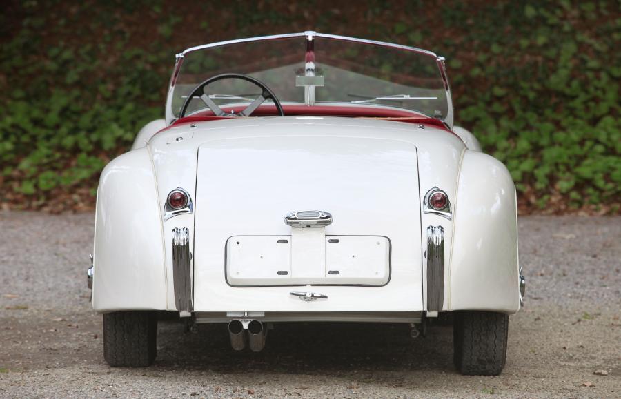  Jaguar XK120 Roadster White 1953 года  (фото 13 из 39)
